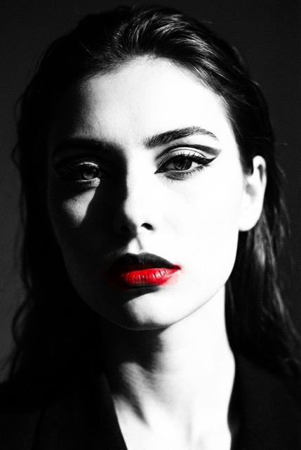 Портрет с драматичными тенями